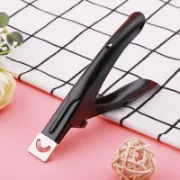 صورة مقص أظافر ستانلس ستيل منحني لليد اليمنى